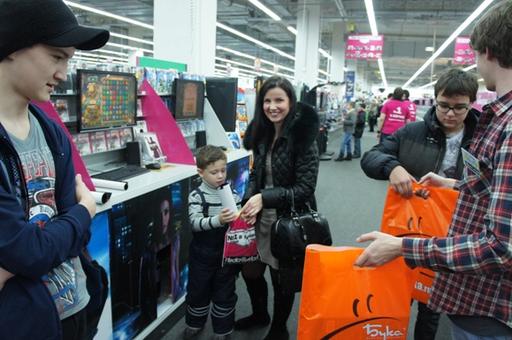 Киберспорт - Фото с турнира по "Сокровищам Монтесумы 3" в Media Markt